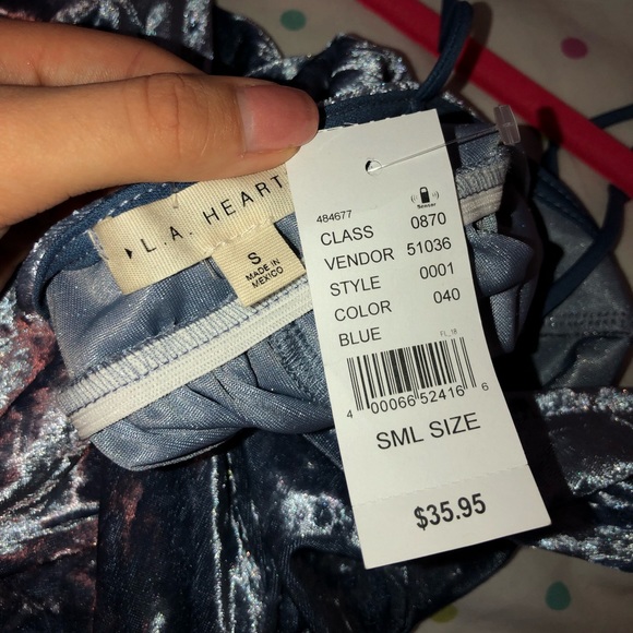 LA Hearts Blue Crushed Velvet Romper NWT - Picture 4 of 4